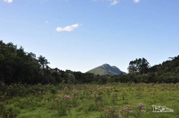 O belo visual da trilha para a cachoeira do rio Vermelho, na Várzea do Braço, em Santo Amaro da Imperatriz, perto de Florianópolis, em Santa Catarina